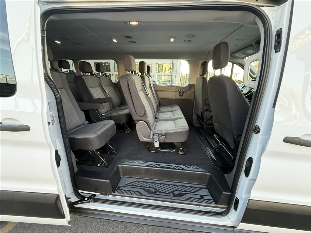 Ford Transit Passenger Wagon T-350 148" Low Roof XL RWD 2023