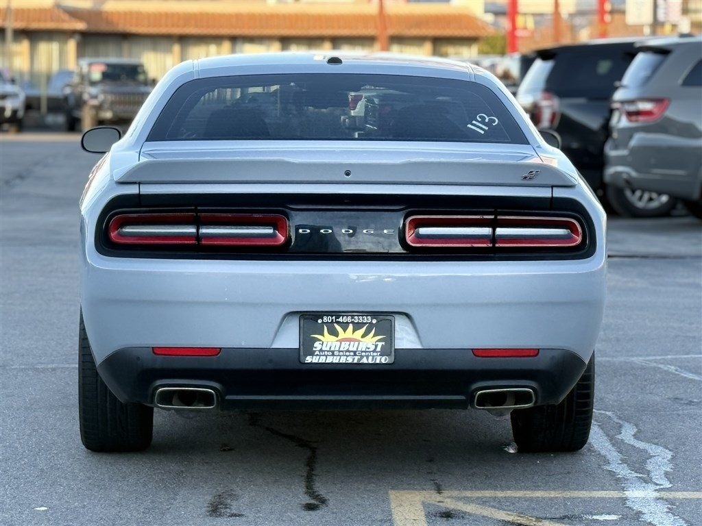 Dodge Challenger GT AWD 2021