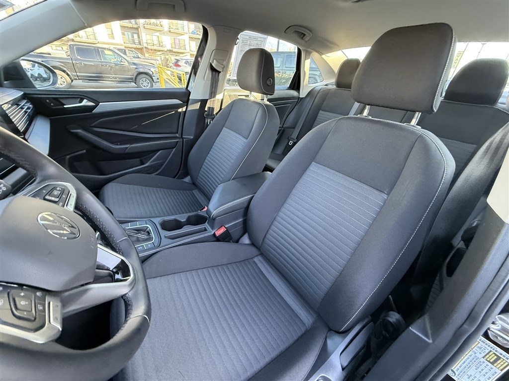 Volkswagen Jetta S Auto 2025