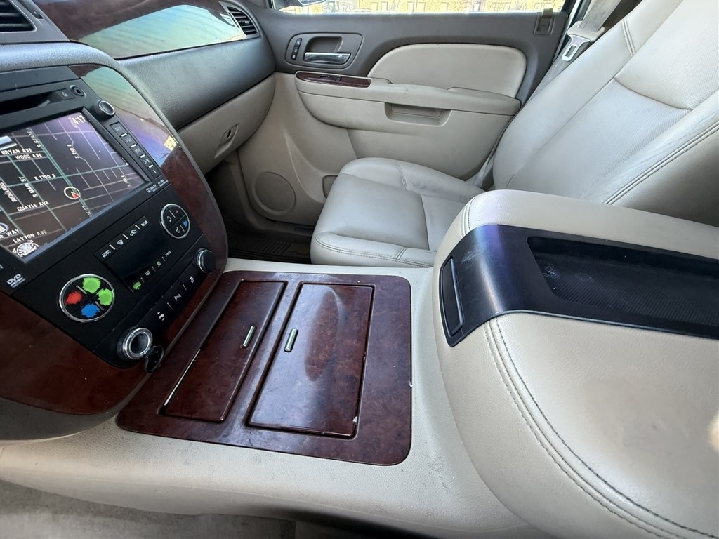 Chevrolet Tahoe LTZ 4D SUV 4WD 2014