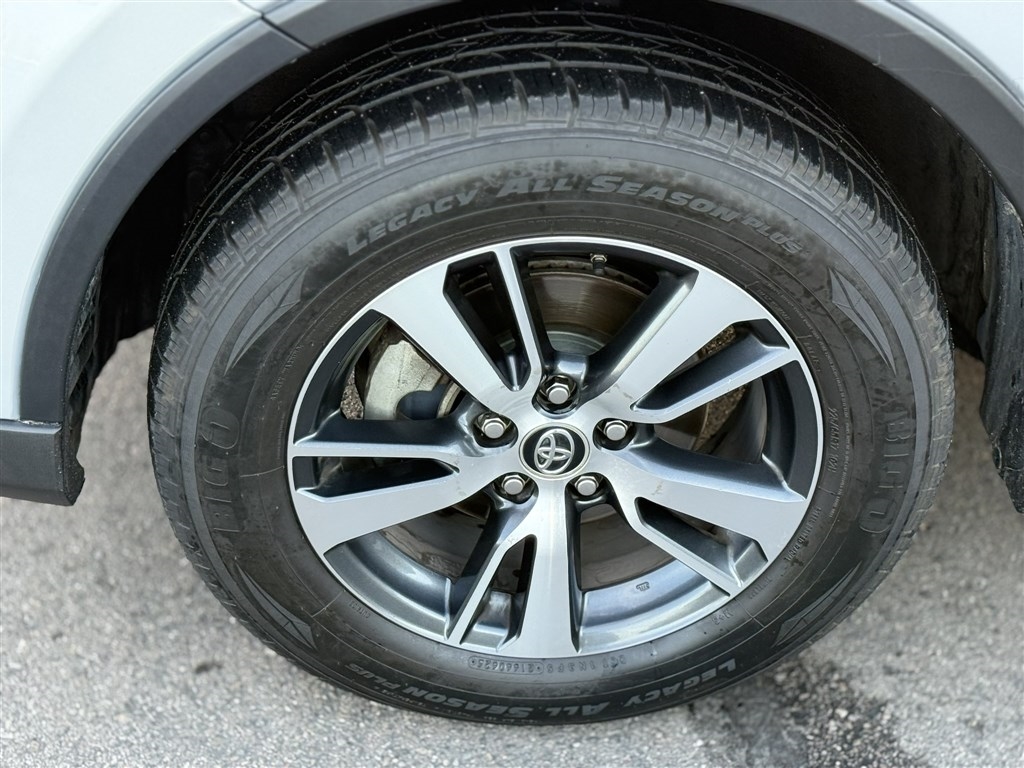 Toyota RAV4 XLE AWD 2016