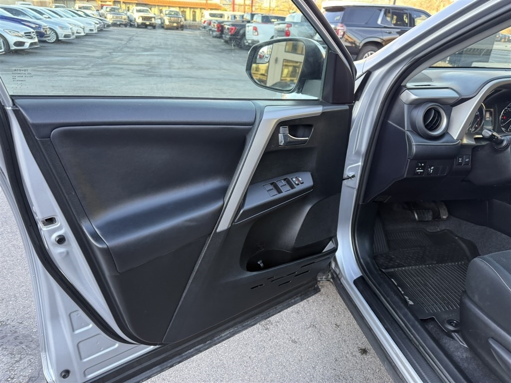 Toyota RAV4 XLE AWD 2016