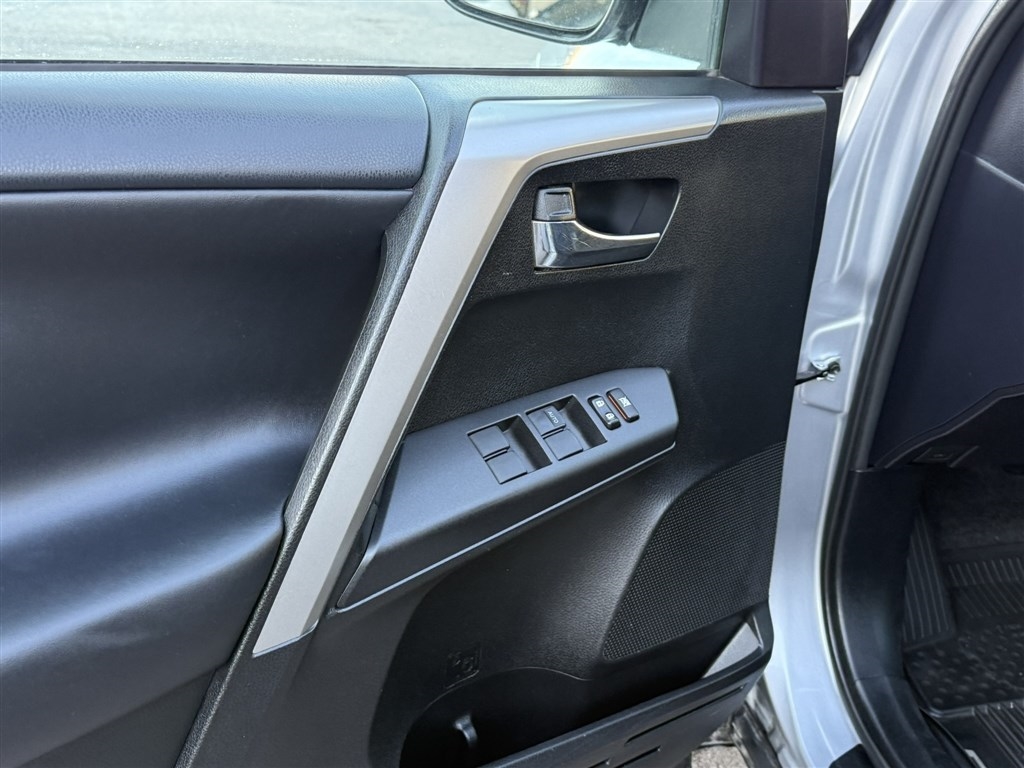 Toyota RAV4 XLE AWD 2016