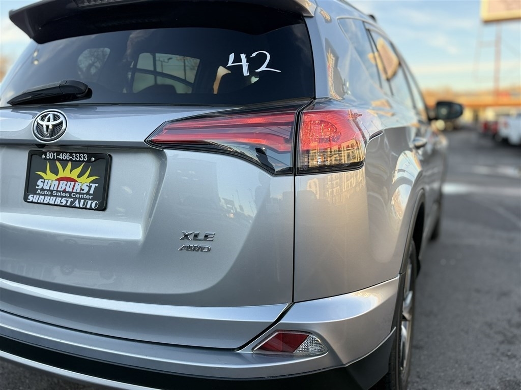 Toyota RAV4 XLE AWD 2016