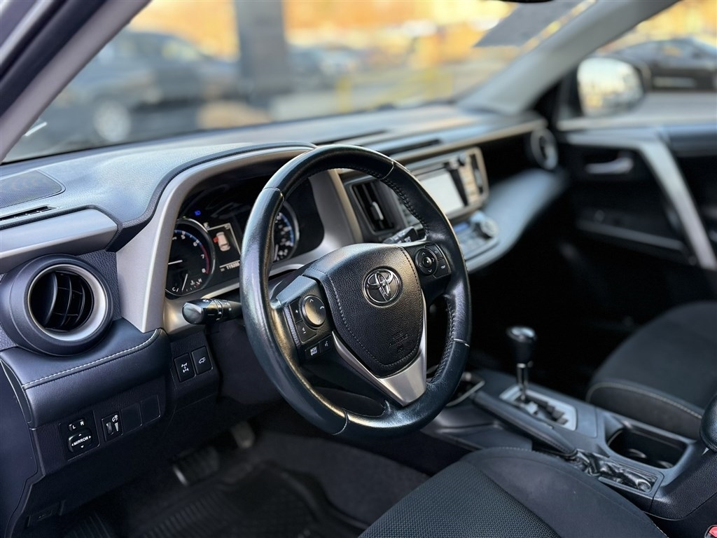 Toyota RAV4 XLE AWD 2016