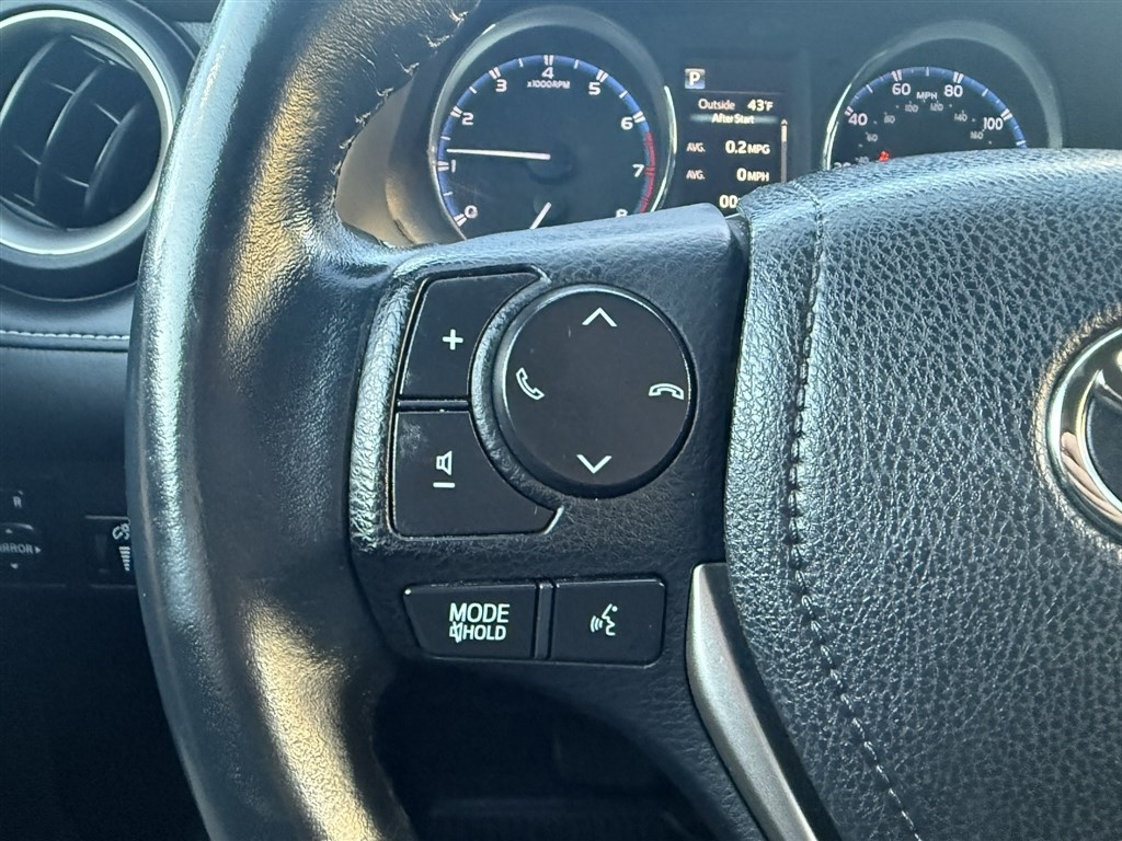 Toyota RAV4 XLE AWD 2016