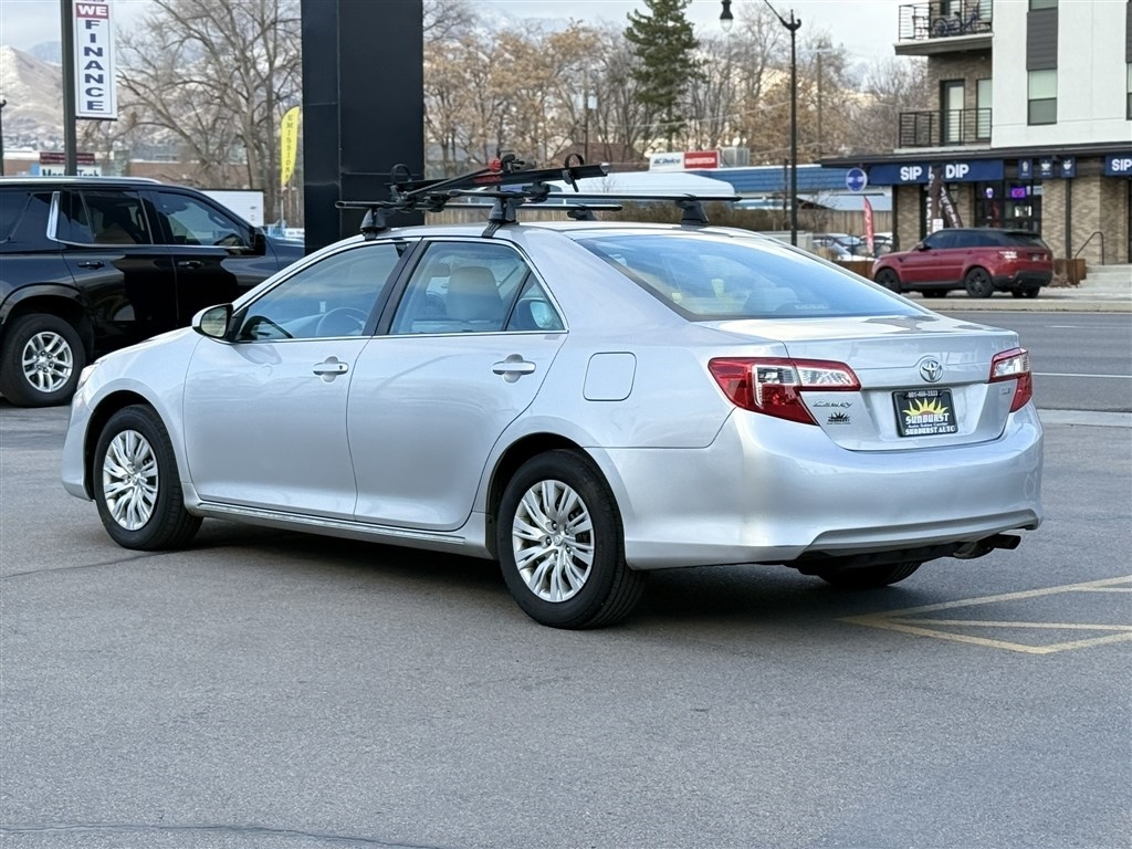 Toyota Camry 4dr Sdn I4 Auto XLE (Natl) 2013