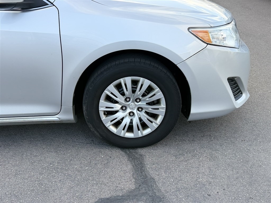 Toyota Camry 4dr Sdn I4 Auto XLE (Natl) 2013