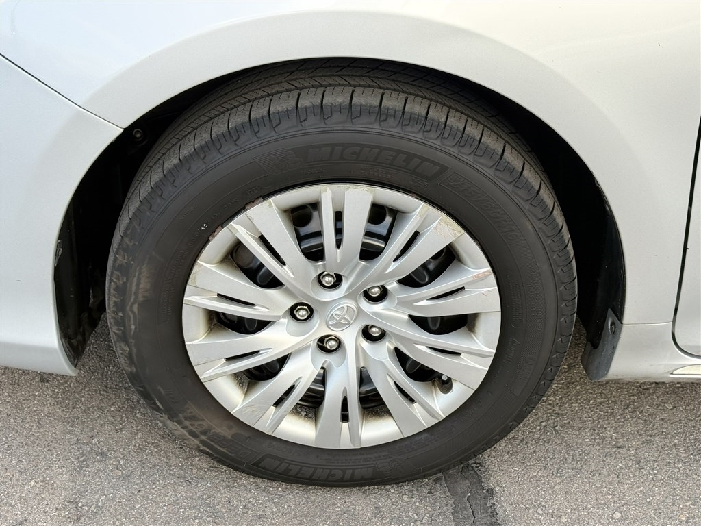 Toyota Camry 4dr Sdn I4 Auto XLE (Natl) 2013