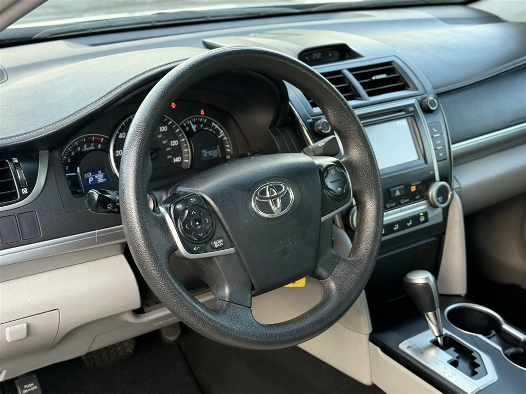 Toyota Camry 4dr Sdn I4 Auto XLE (Natl) 2013