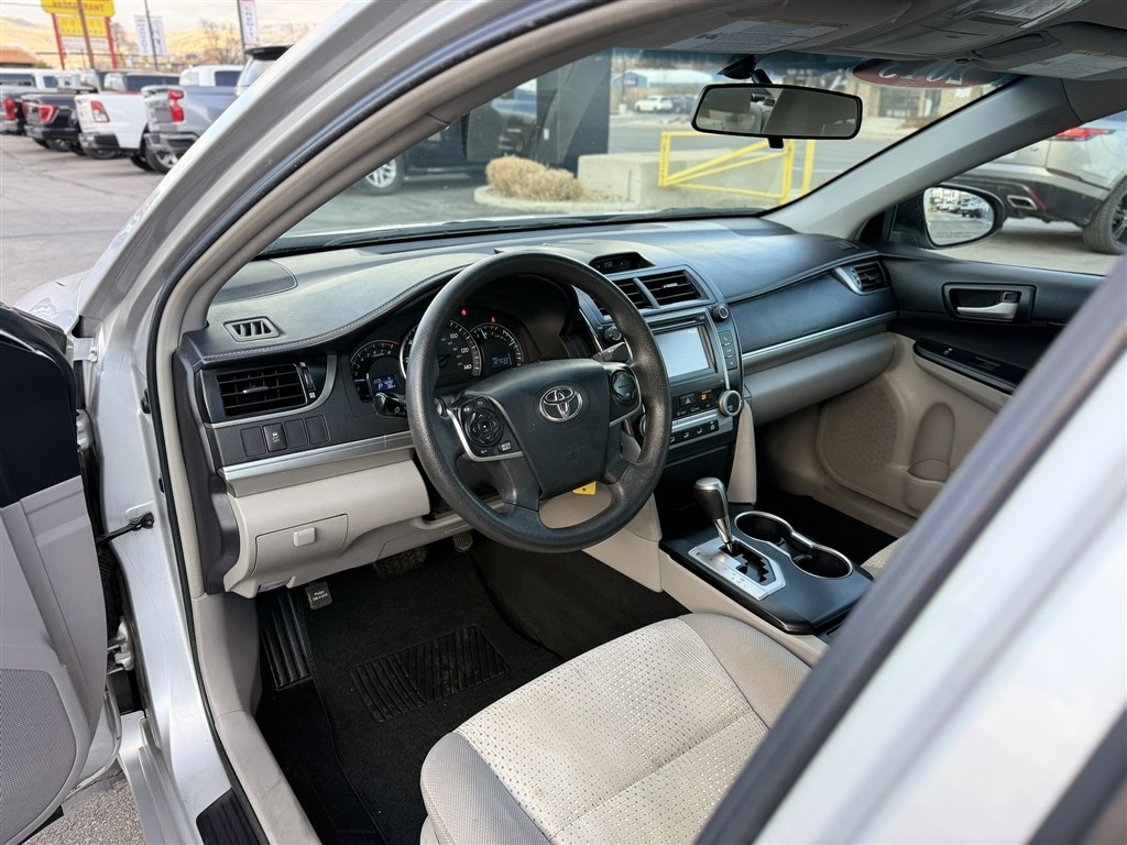 Toyota Camry 4dr Sdn I4 Auto XLE (Natl) 2013