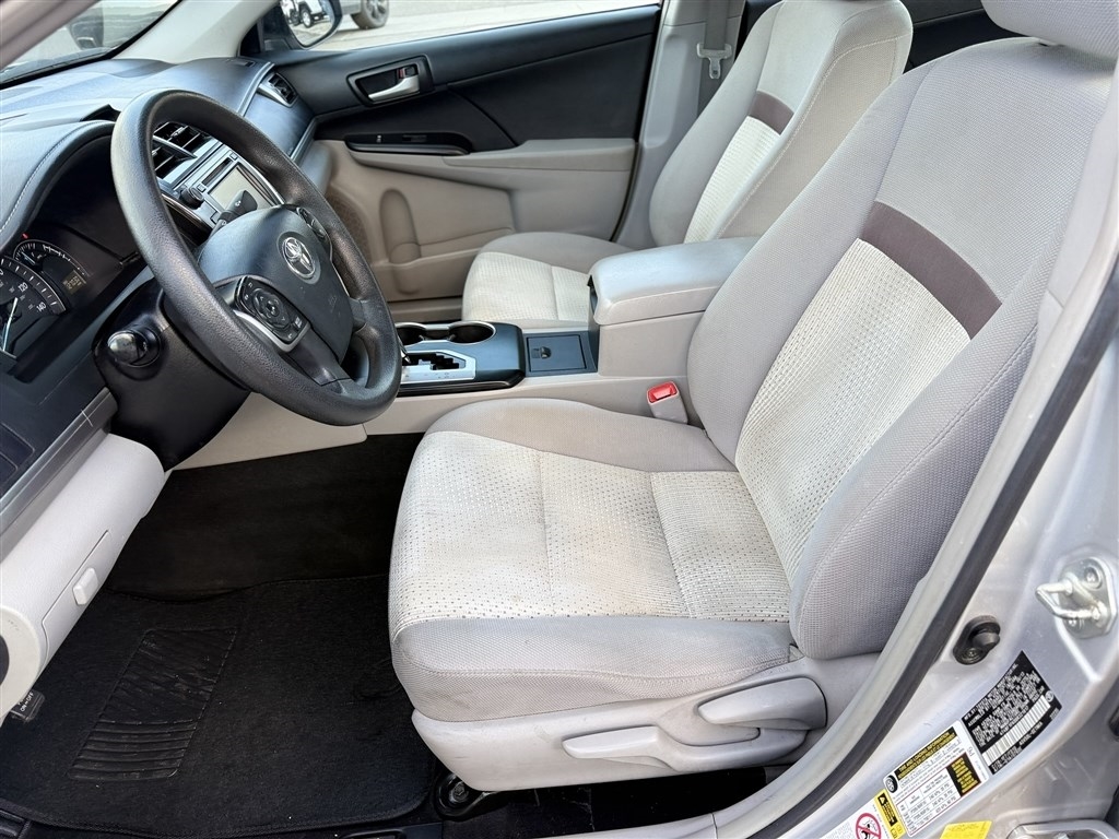 Toyota Camry 4dr Sdn I4 Auto XLE (Natl) 2013