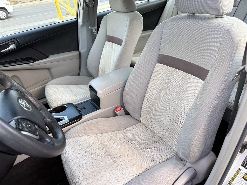 Toyota Camry 4dr Sdn I4 Auto XLE (Natl) 2013