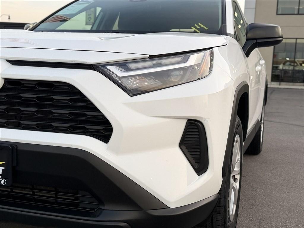 Toyota RAV4 LE AWD 2024