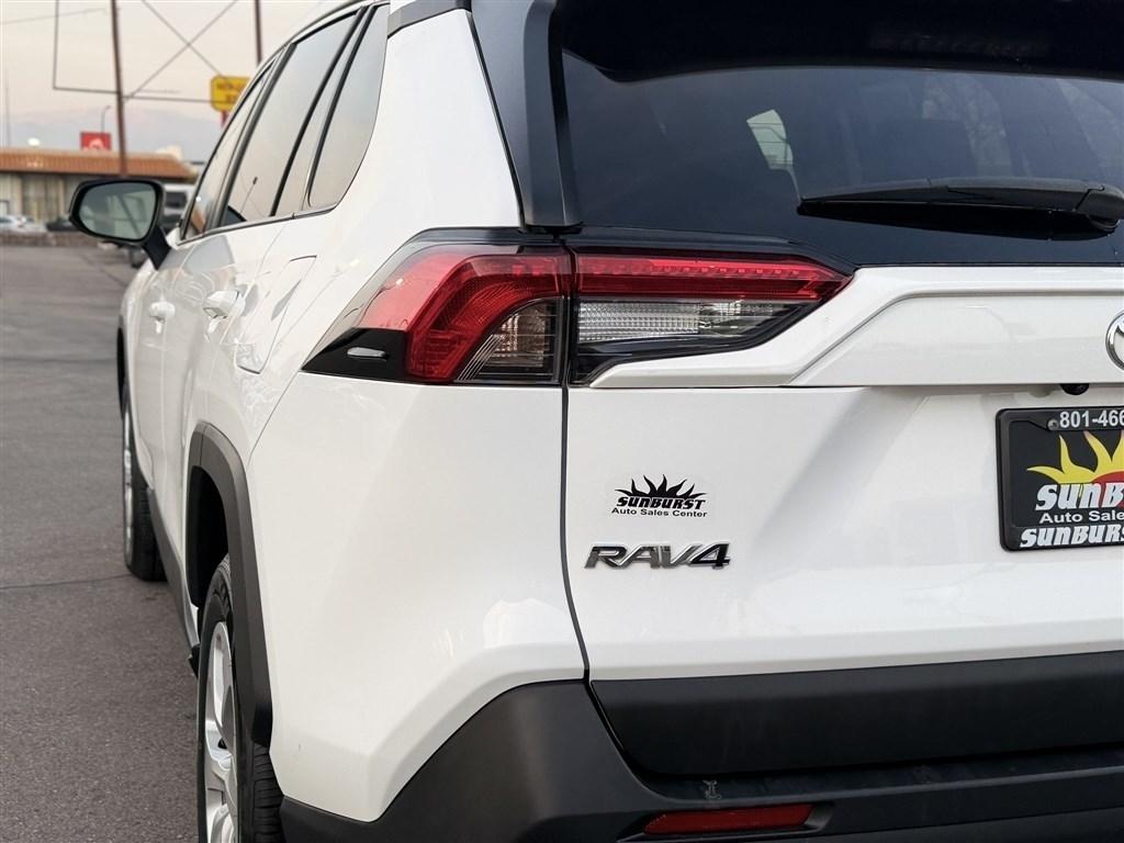 Toyota RAV4 LE AWD 2024