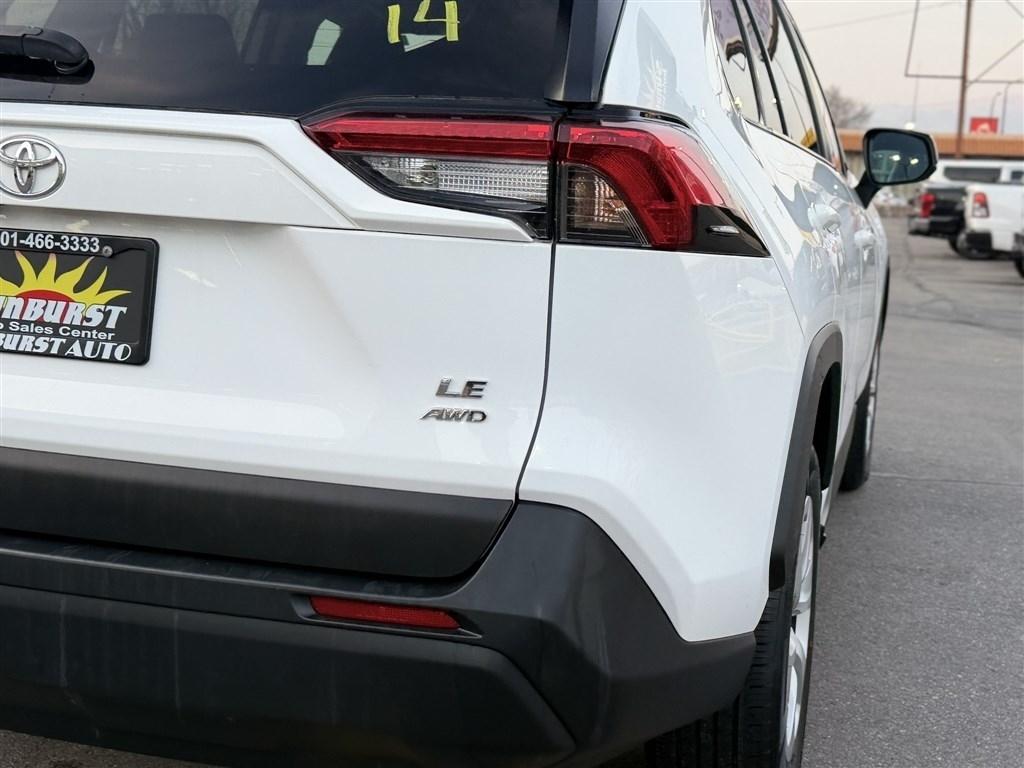 Toyota RAV4 LE AWD 2024