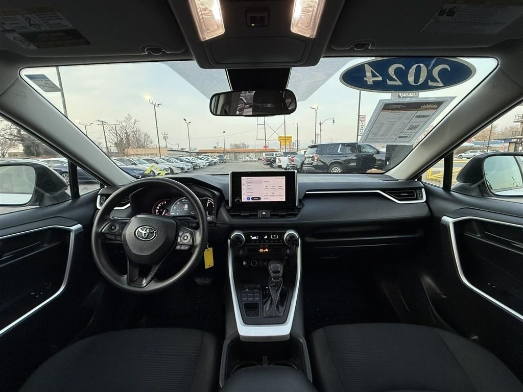 Toyota RAV4 LE AWD 2024