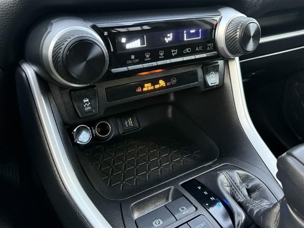 Toyota RAV4 LE AWD 2024