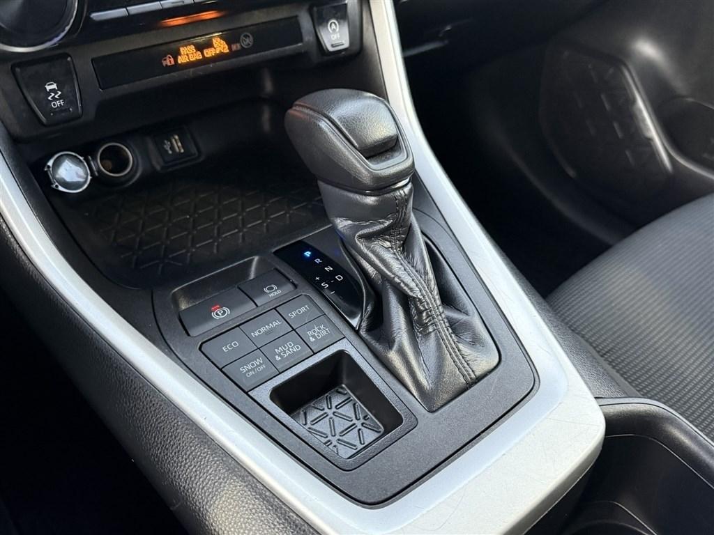 Toyota RAV4 LE AWD 2024