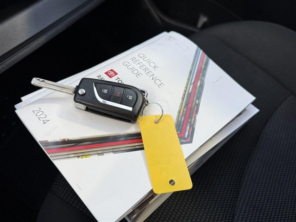 Toyota RAV4 LE AWD 2024