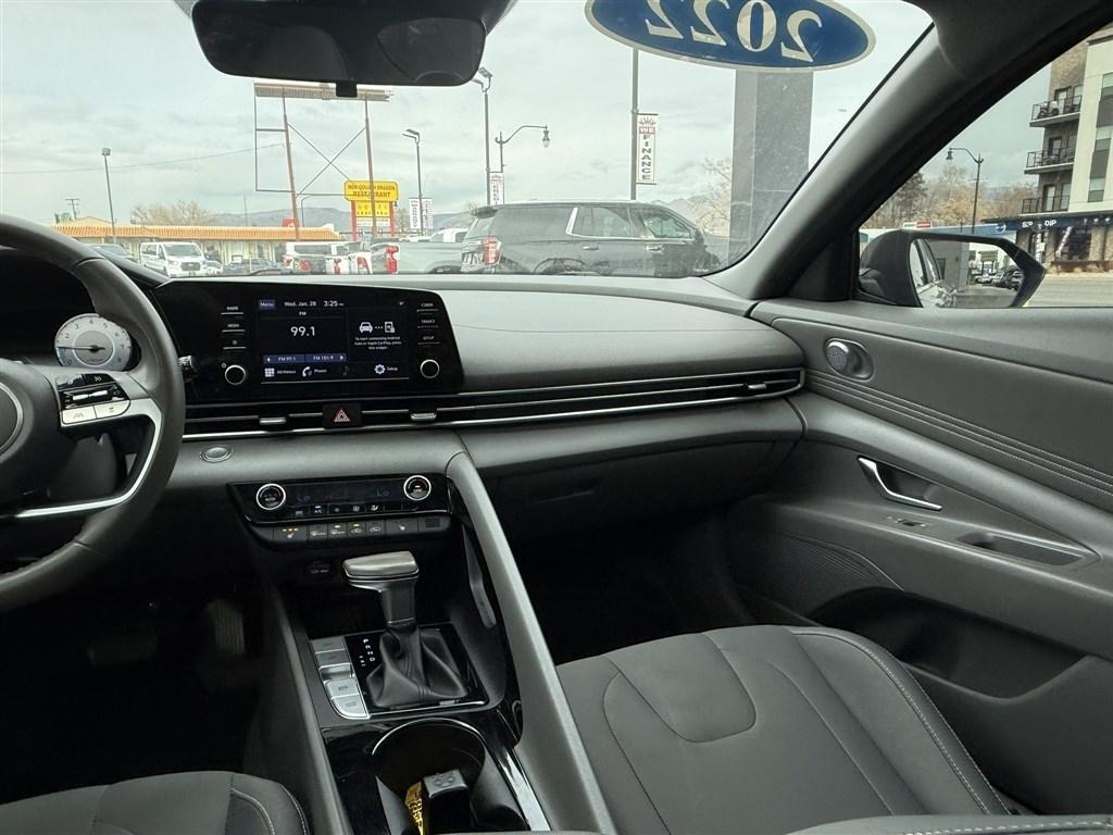 Hyundai Elantra SEL IVT 2022