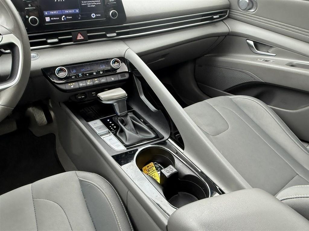 Hyundai Elantra SEL IVT 2022