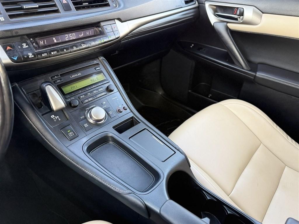 Lexus CT 200h Hybrid 2016