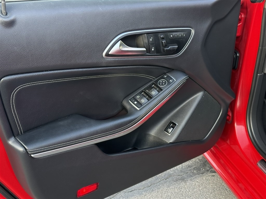 Mercedes-Benz CLA-Class 4dr Sdn CLA 250 FWD 2014