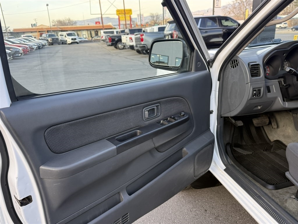 Nissan Frontier 4WD XE Crew Cab V6 Auto LB 2002