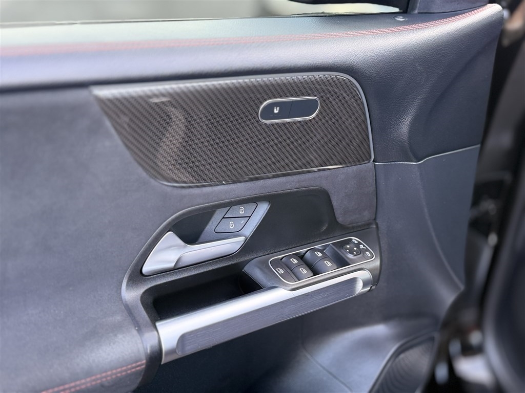 Mercedes-Benz GLB GLB 250 4MATIC SUV 2022