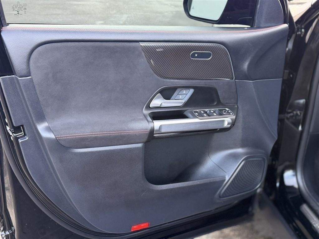 Mercedes-Benz GLB GLB 250 4MATIC SUV 2022