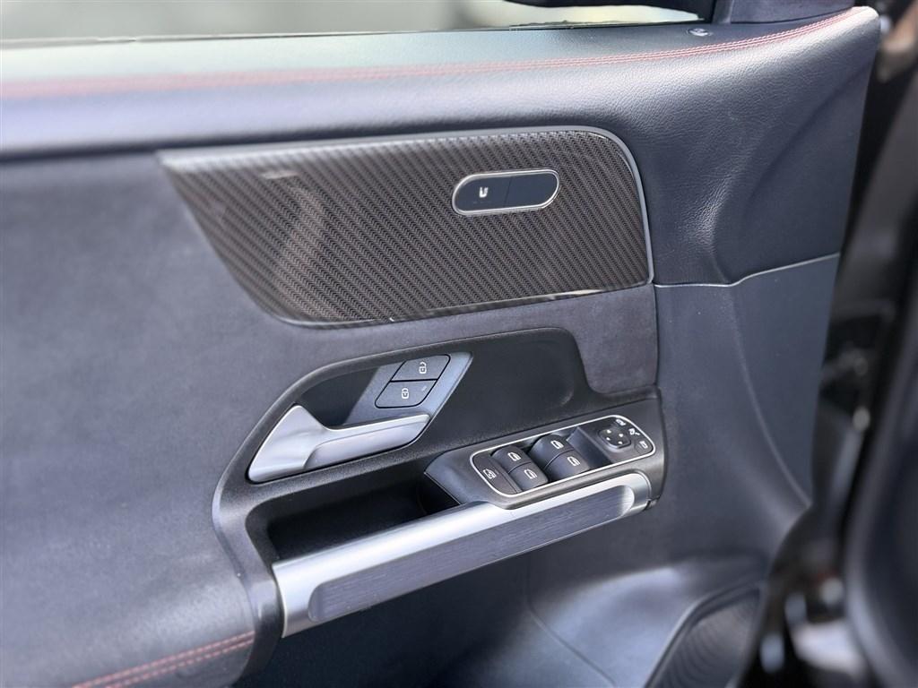 Mercedes-Benz GLB GLB 250 4MATIC SUV 2022