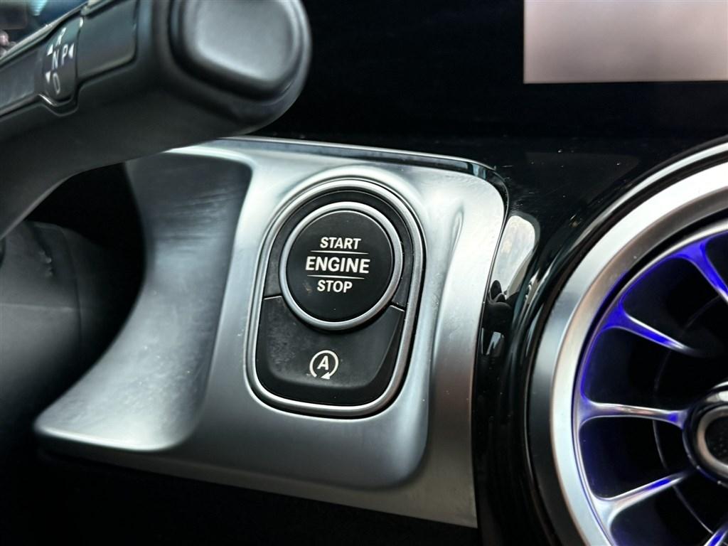 Mercedes-Benz GLB GLB 250 4MATIC SUV 2022