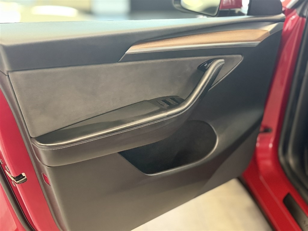 Tesla Model Y Long Range AWD 2023