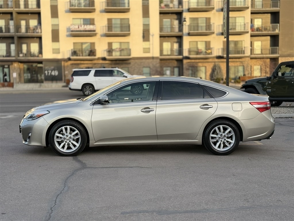 Toyota Avalon 4dr Sdn XLE Premium (Natl) 2014