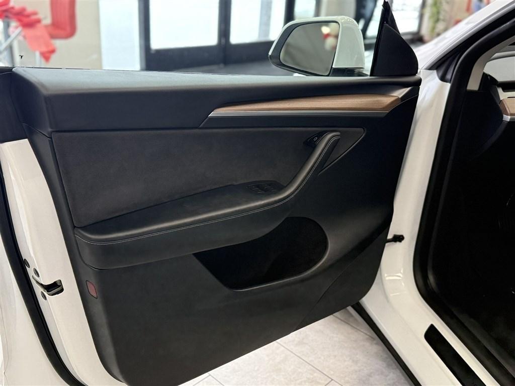 Tesla Model Y Long Range AWD 2023