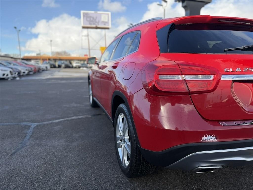 Mercedes-Benz GLA 4MATIC 4dr GLA 250 2016