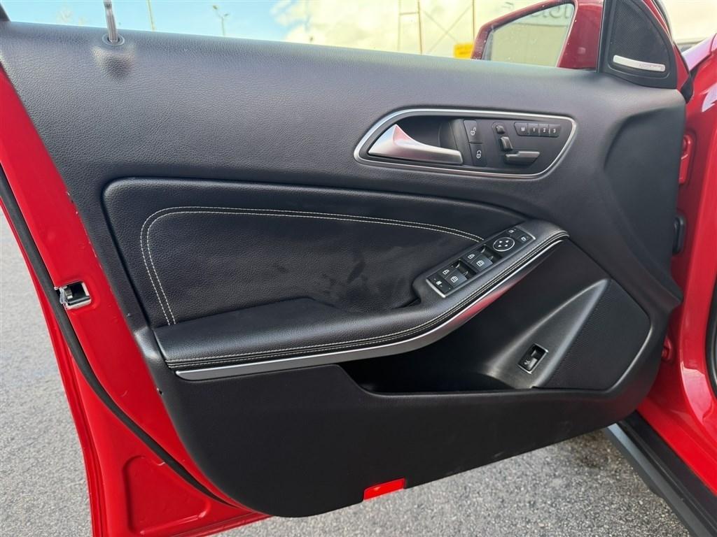 Mercedes-Benz GLA 4MATIC 4dr GLA 250 2016