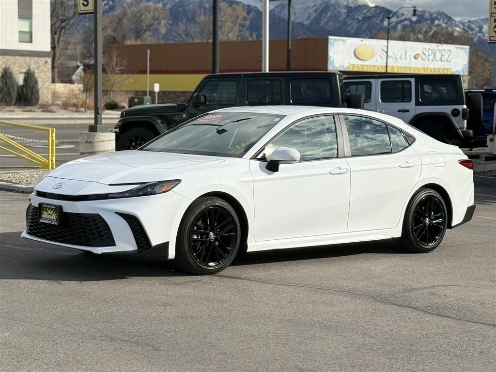 Toyota Camry XLE (Natl) 2025