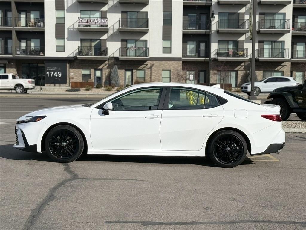 Toyota Camry XLE (Natl) 2025