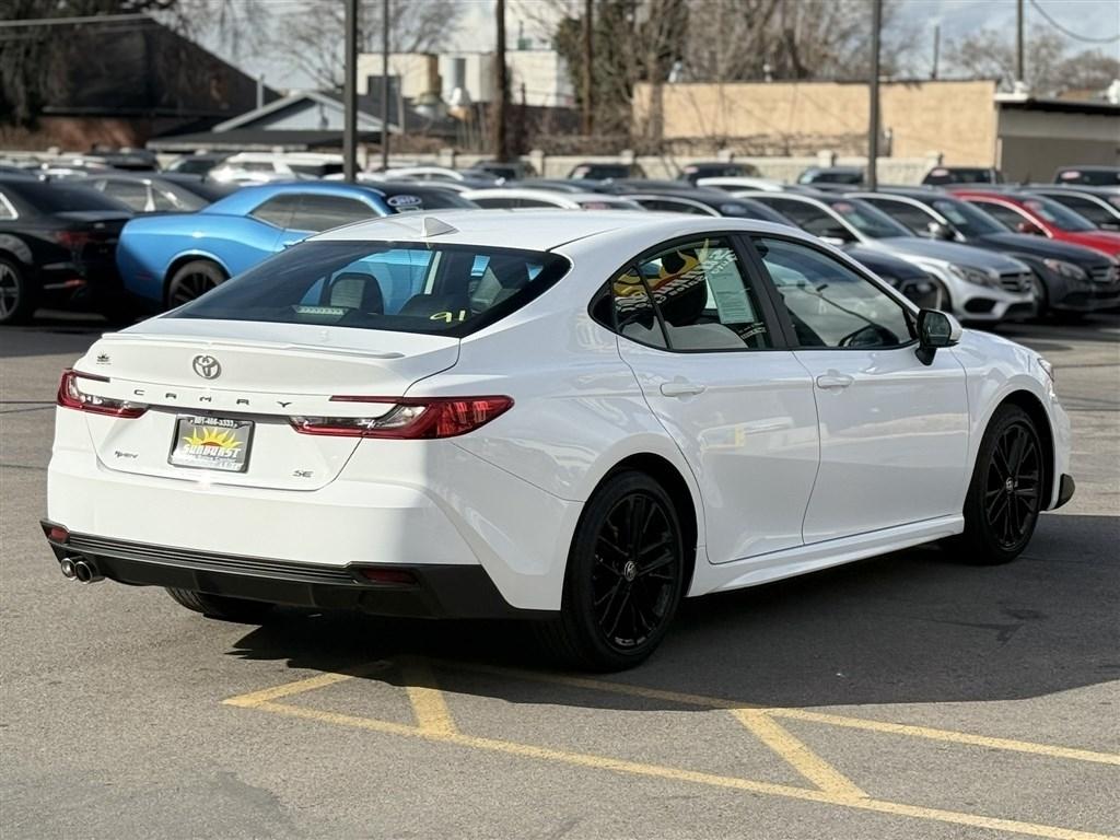 Toyota Camry XLE (Natl) 2025