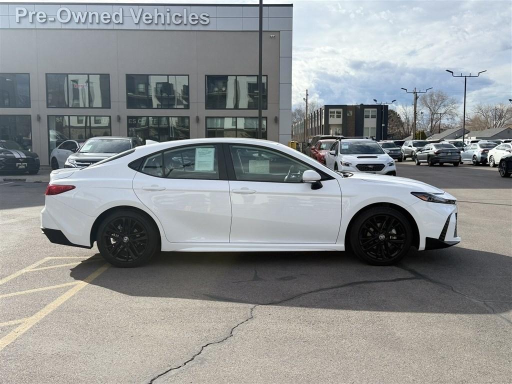 Toyota Camry XLE (Natl) 2025