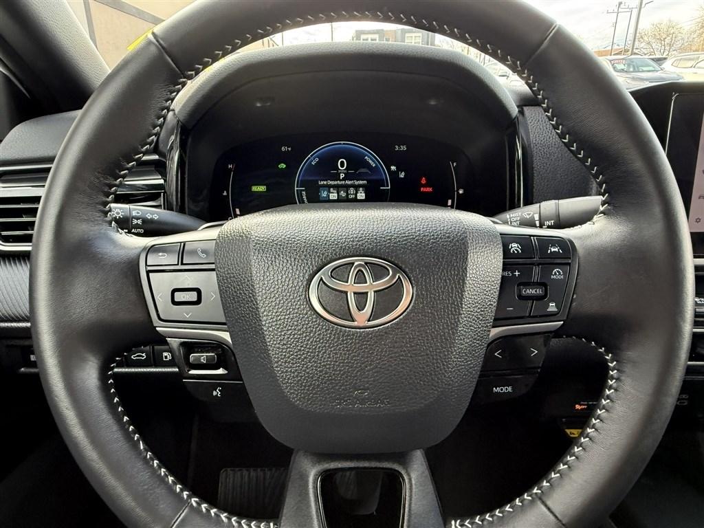 Toyota Camry XLE (Natl) 2025