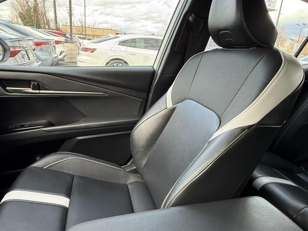 Toyota Camry XLE (Natl) 2025