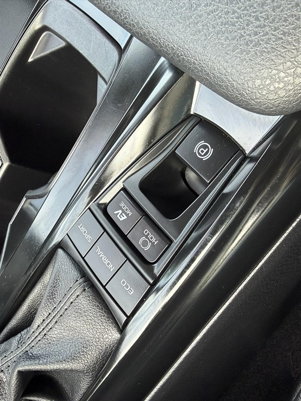 Toyota Camry XLE (Natl) 2025