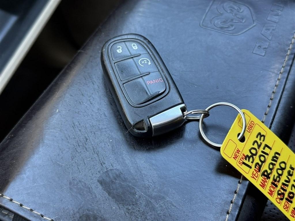 RAM 1500 4WD Crew Cab 140.5" Longhorn 2017