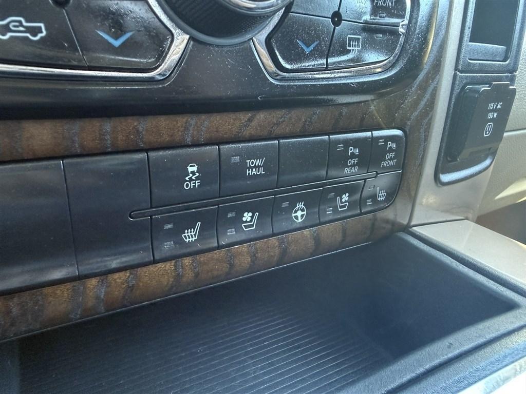 RAM 1500 4WD Crew Cab 140.5" Longhorn 2017