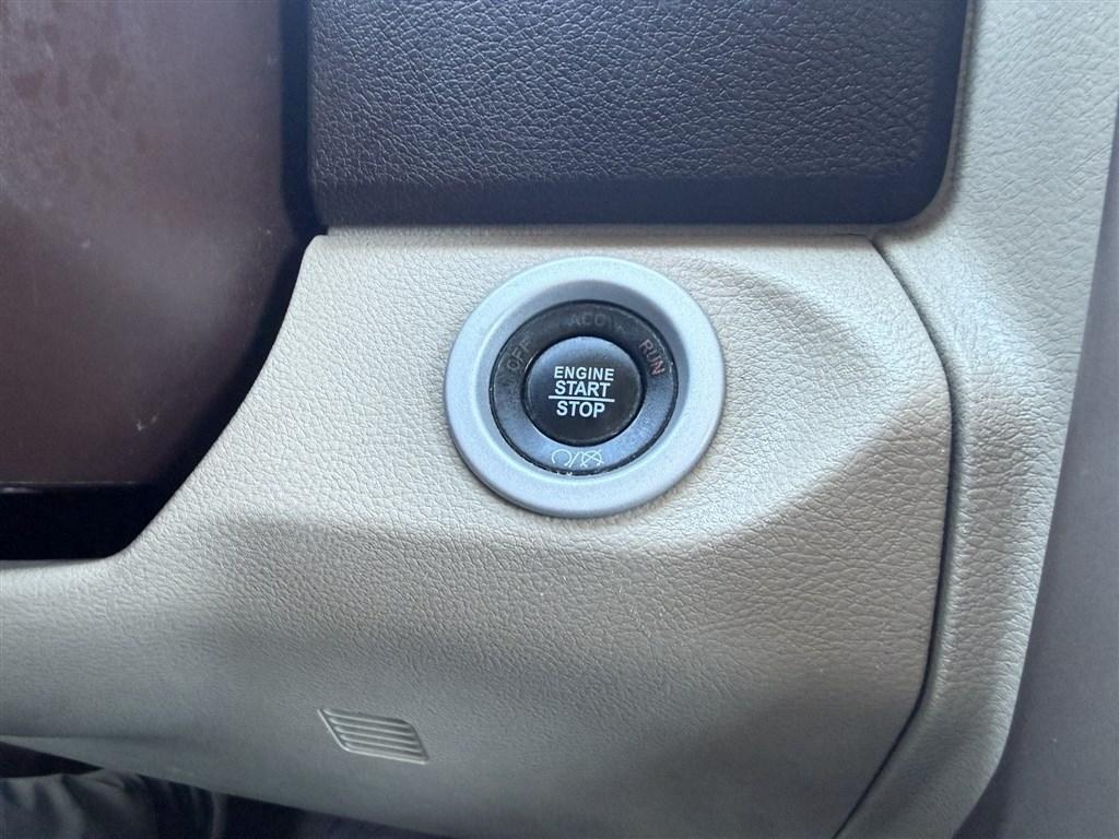 RAM 1500 4WD Crew Cab 140.5" Longhorn 2017