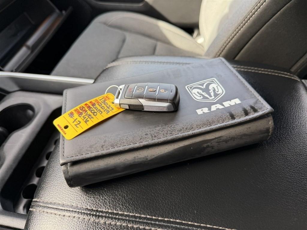 RAM 1500 Big Horn/Lone Star 4x4 Crew Cab 5'7" Box 2019