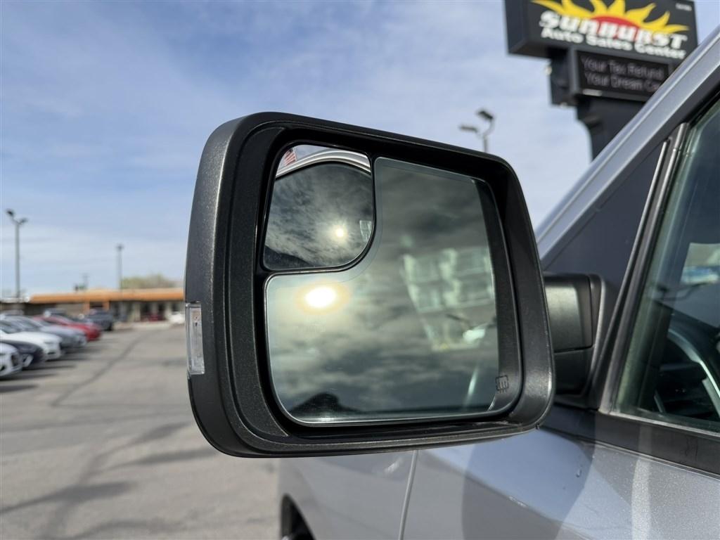 RAM 1500 Big Horn/Lone Star 4x4 Crew Cab 5'7" Box 2019